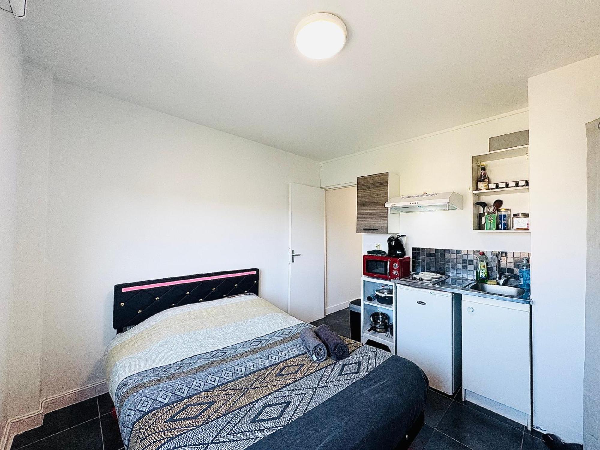 Studio A 300 Metres De La Gare Et 25 Minutes De Paris En Train Melun Ngoại thất bức ảnh